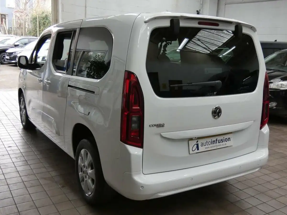 2021-vauxhall-combo-life-15-se-xl-100ps-big-16