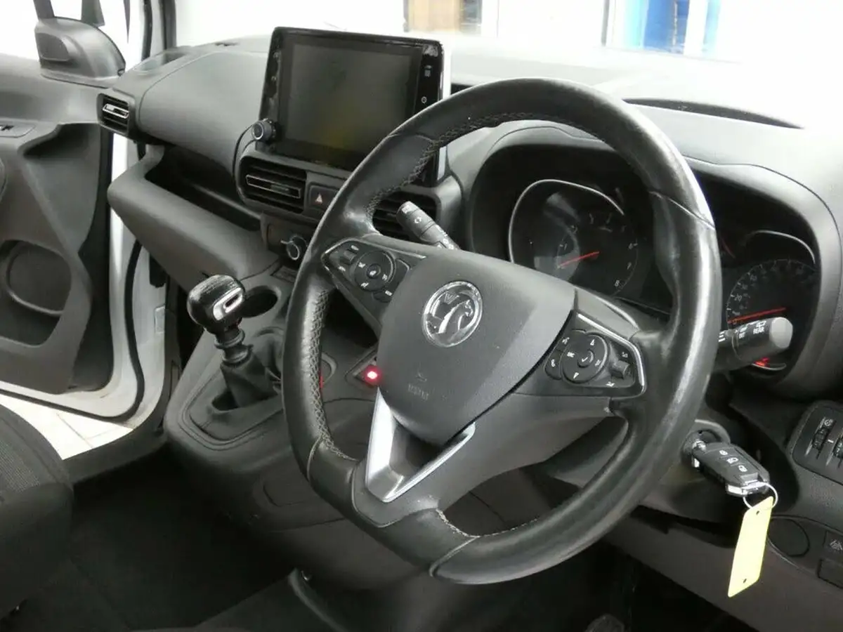 2021-vauxhall-combo-life-15-se-xl-100ps-big-40