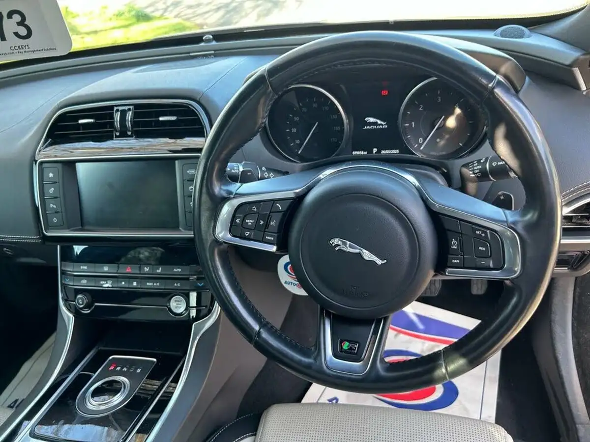 2016-jaguar-xe-20d-r-sport-180ps-awd-auto-big-11