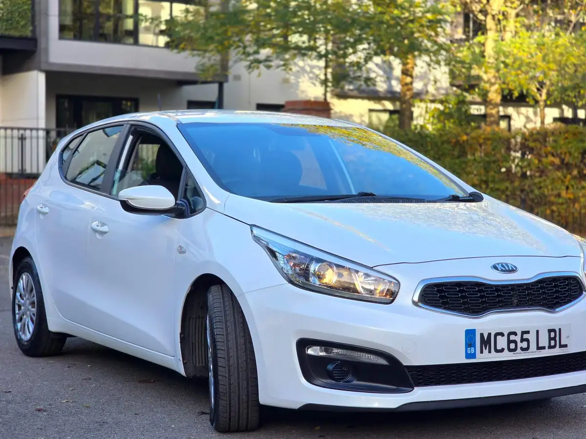 2016-kia-ceed-16crdi-1-hatchback-big-23