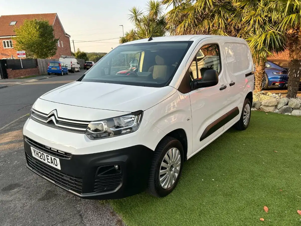 2020-citroen-berlingo-15bluehdi-1000-enterprise-100pseu6dt-e-panel-big-12