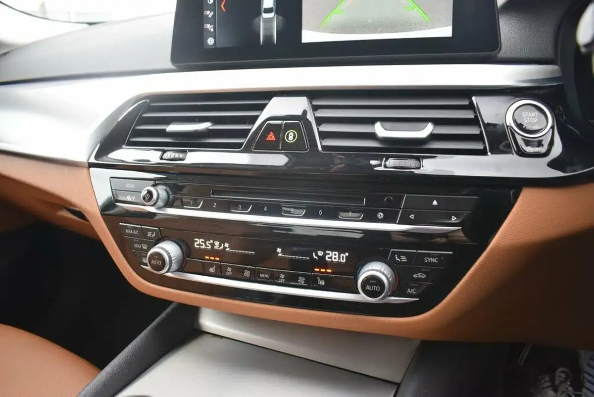 2018-bmw-5-series-20td-520d-se-190bhp-ss-efficientdynamics-saloon-4d-big-32