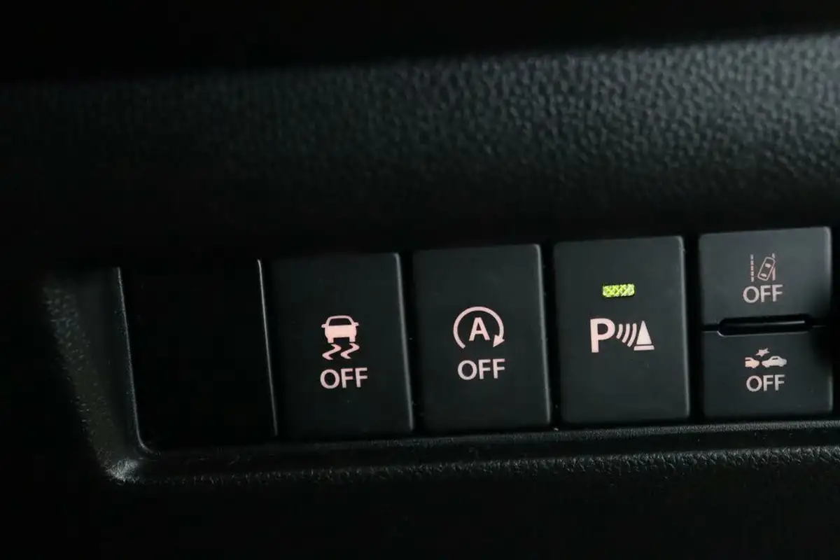 2022-suzuki-swift-12-dualjet-sz5-big-19