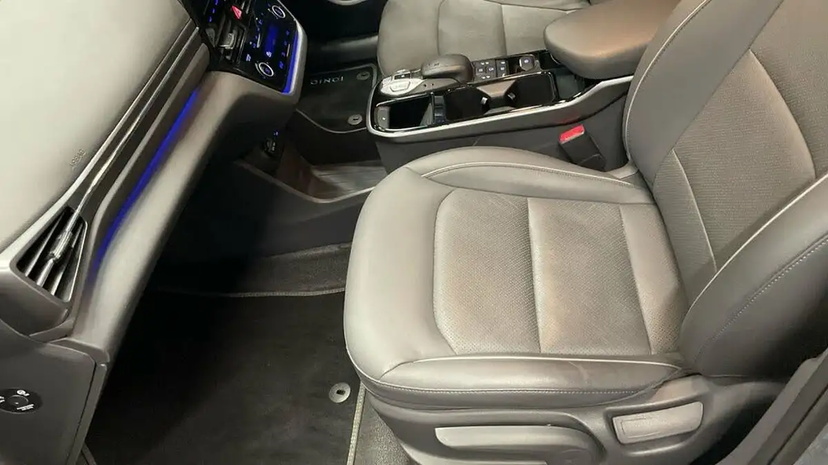 2022-hyundai-ioniq-e-premium-se-electric-big-16