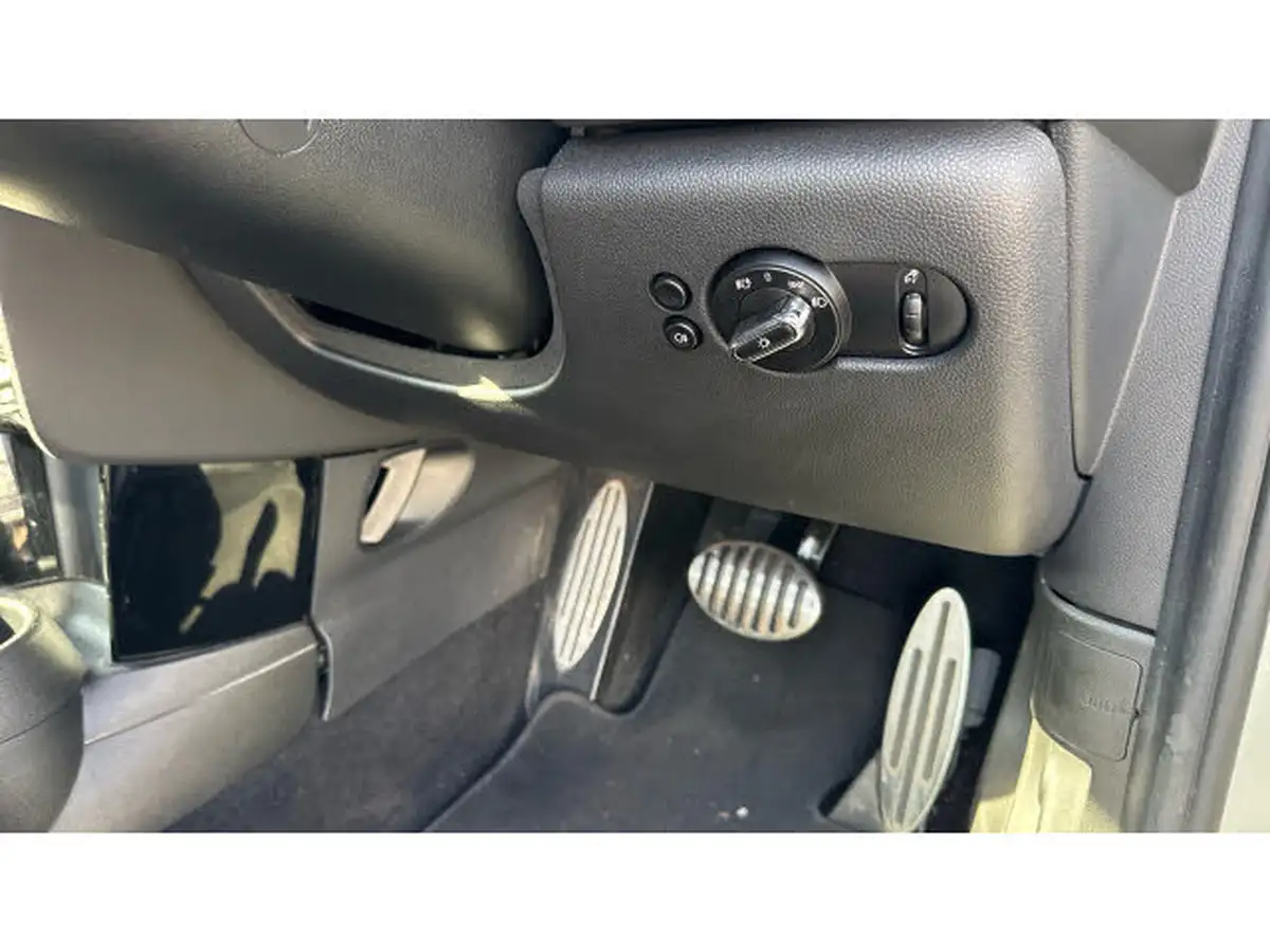 2019-mini-cooper-20-john-cooper-works-comfortnav-hatchback-3d-auto-big-46