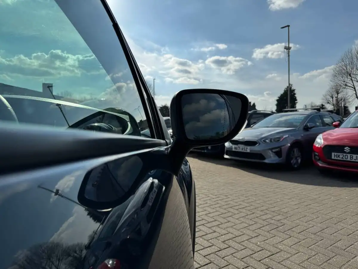 2019-renault-captur-09-tce-play-big-44