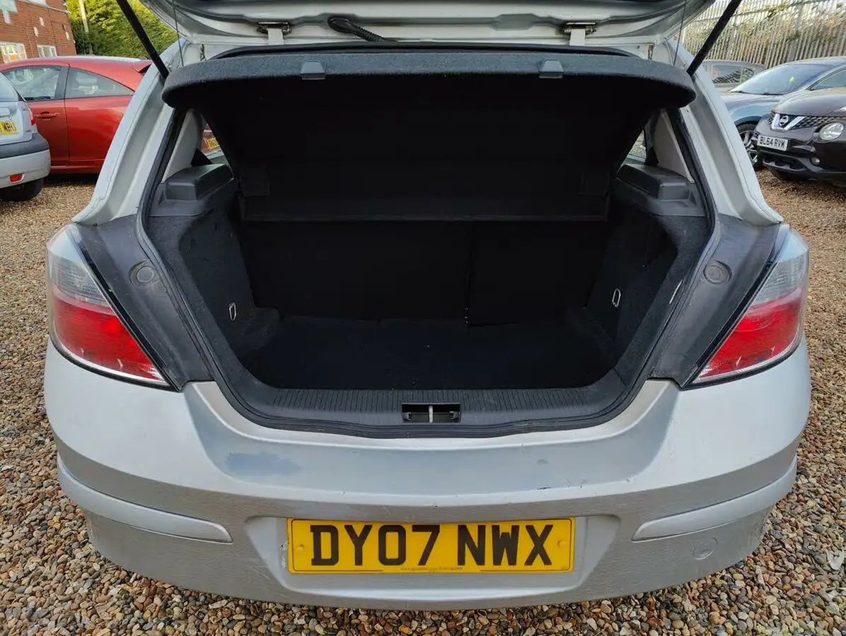 2007-vauxhall-astra-14-club-hatchback-big-6