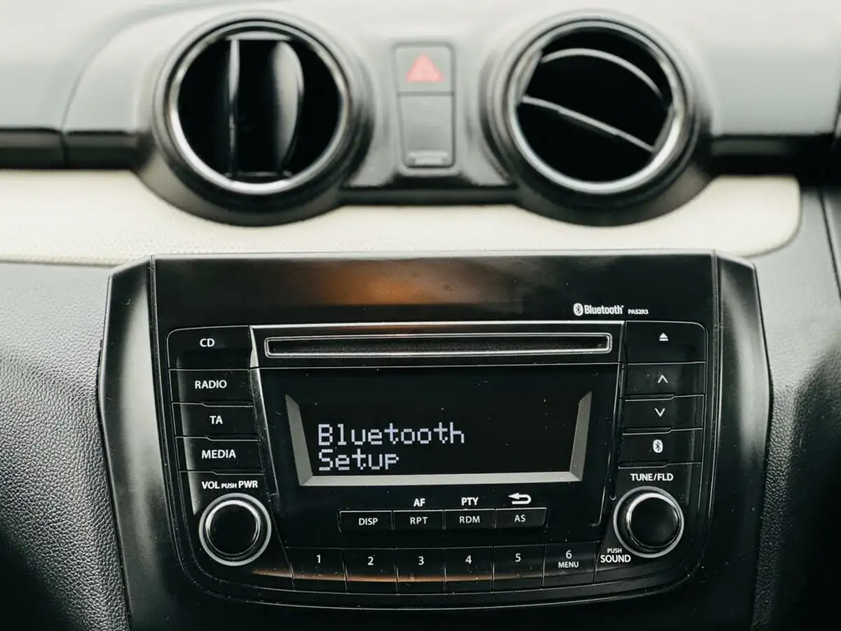 2019-suzuki-swift-12-dualjet-attitude-big-17