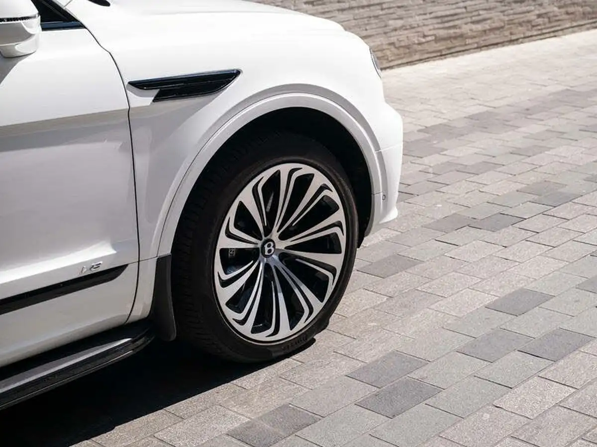 2019-bentley-bentayga-40-v8-big-32