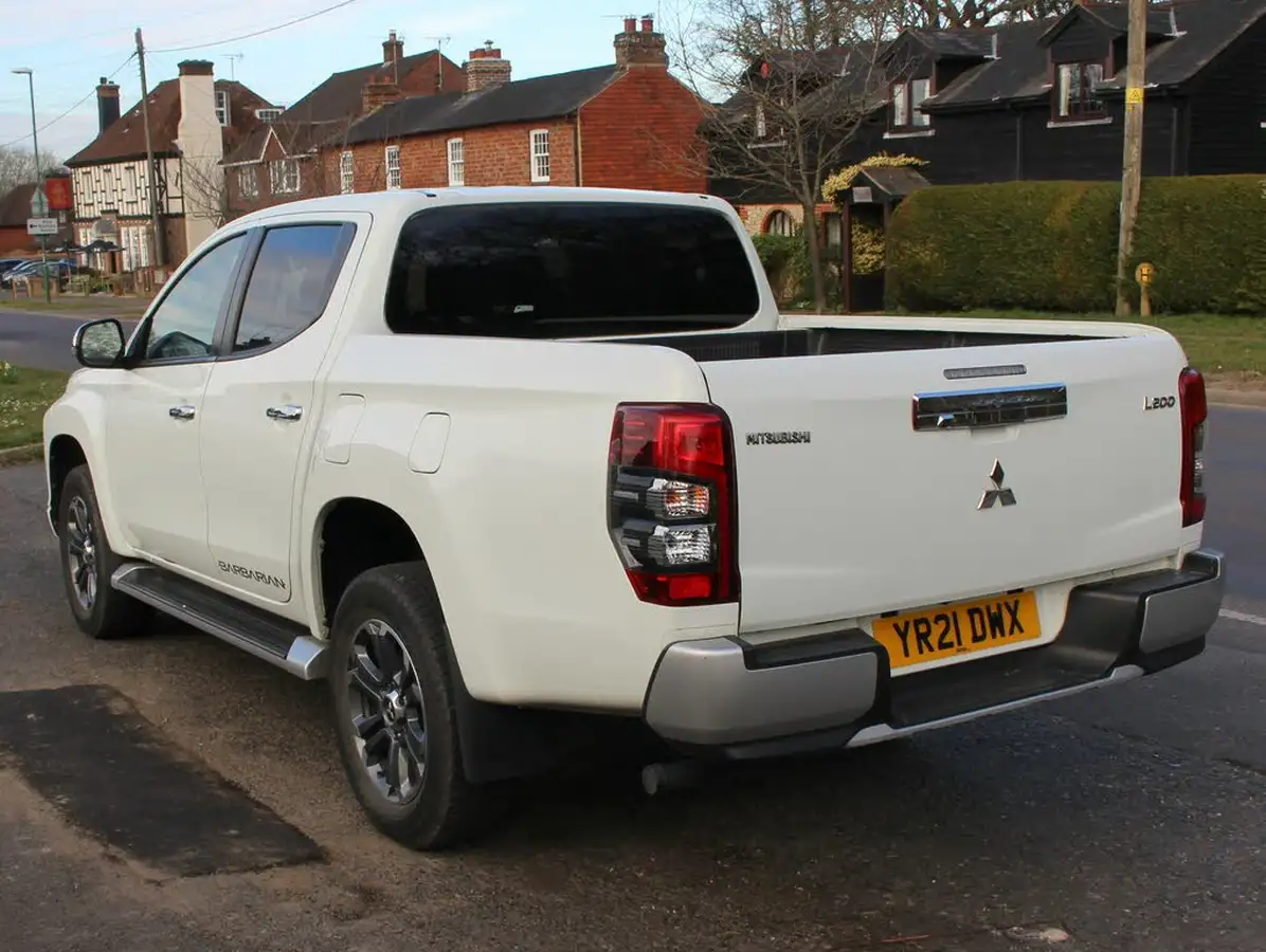 2021-mitsubishi-l200-22di-d-barbarian-big-31