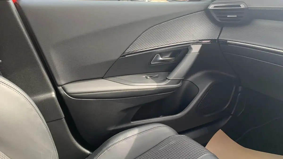 2021-peugeot-2008-suv-12-puretech-gt-big-40