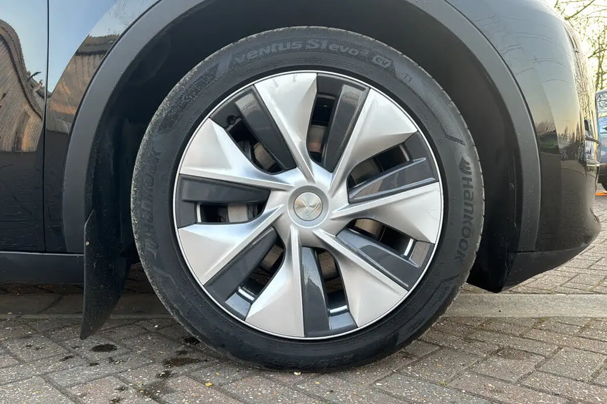 2022-tesla-model-y-e-long-range-big-26