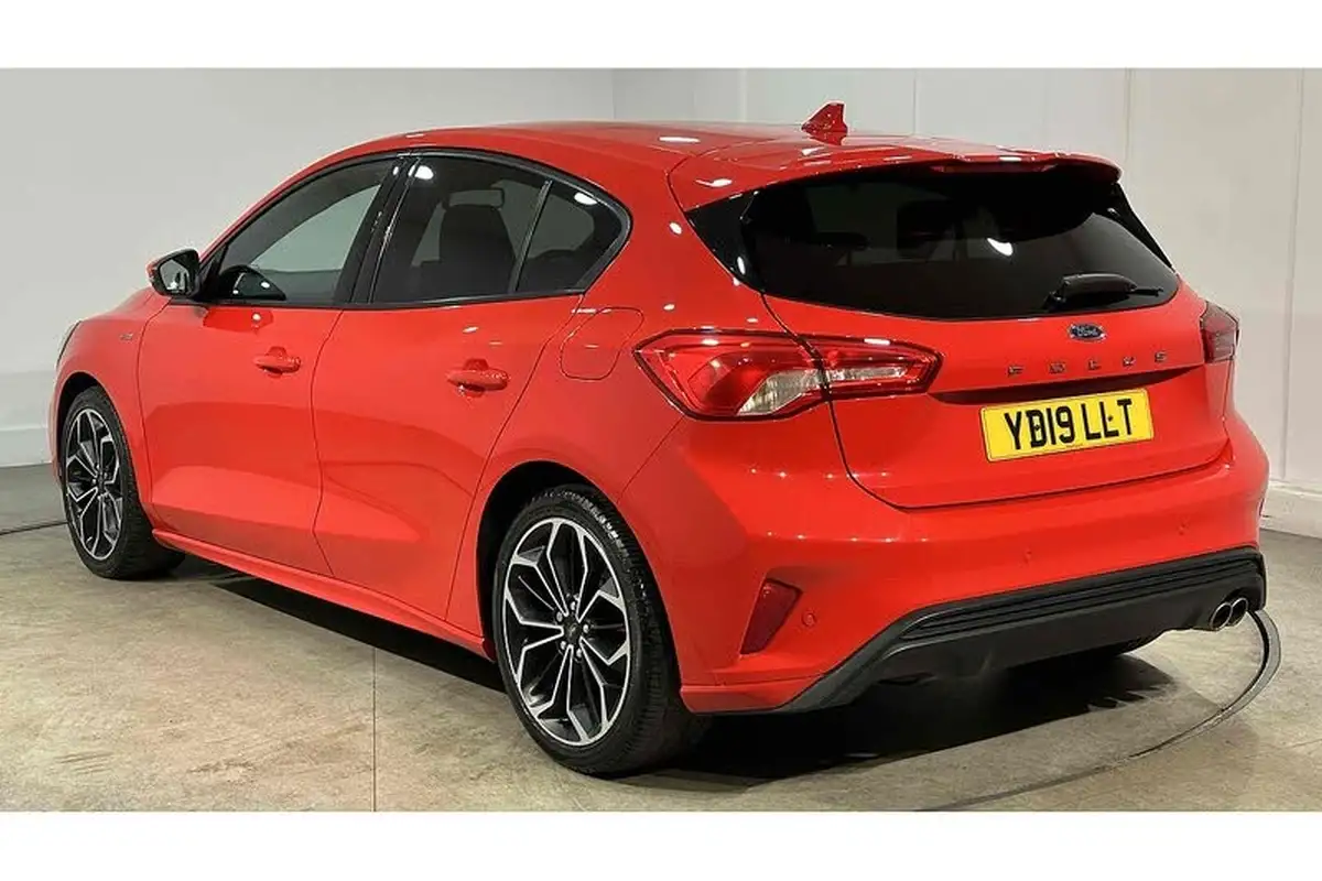 2019-ford-focus-10t-st-line-x-hatchback-big-5