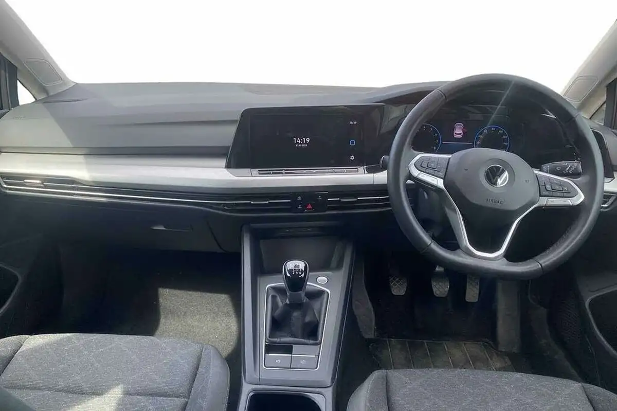 2022-volkswagen-golf-15-tsi-life-130ps-hatchback-big-9