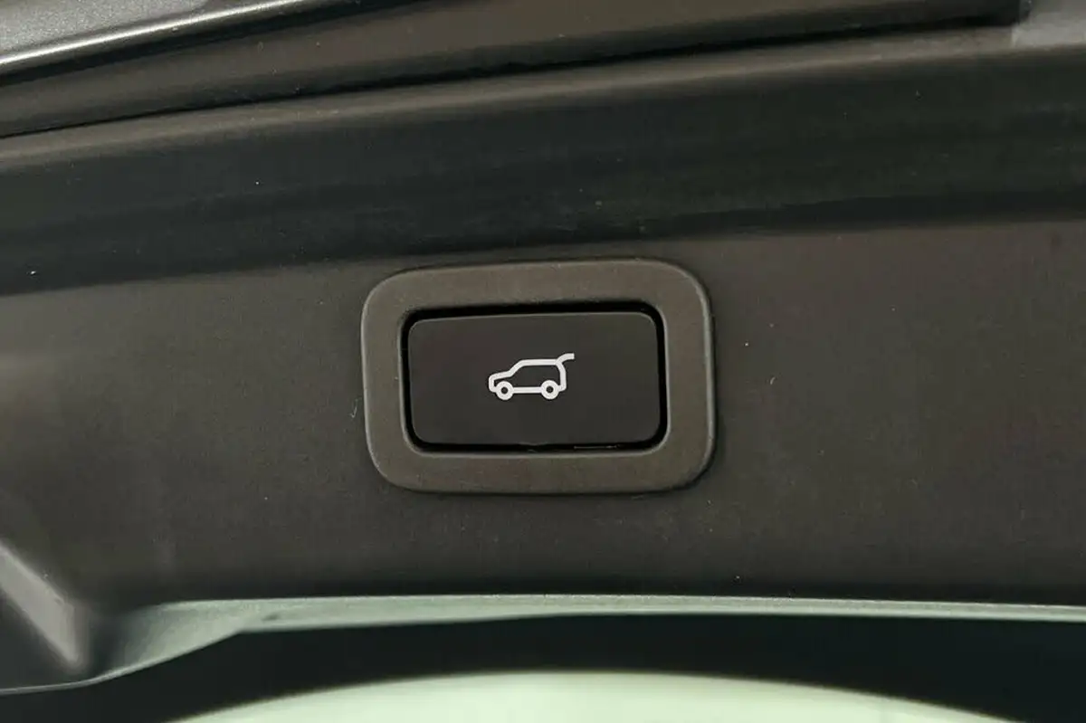 2021-jaguar-i-pace-ev400-se-big-40
