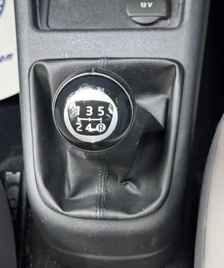 2012-volkswagen-up-10-high-up-5d-big-27
