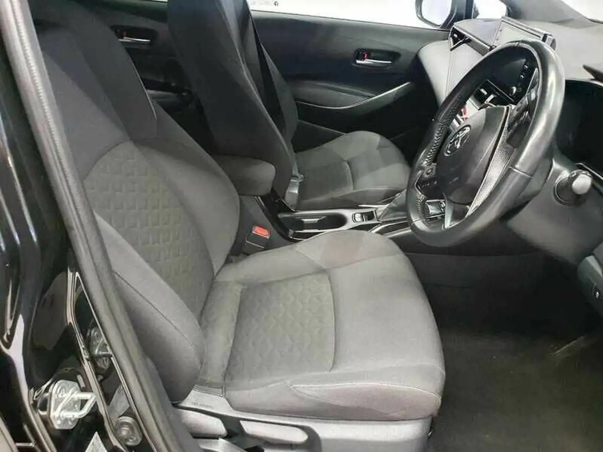 2021-toyota-corolla-18-vvt-i-icon-tech-trk-hatchback-5d-big-11