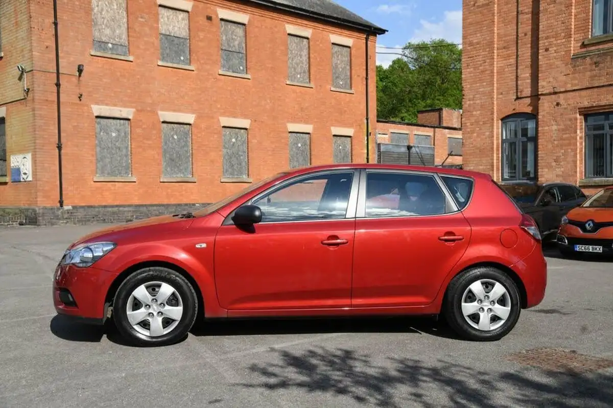 2011-kia-ceed-16td-1-89bhp-big-3