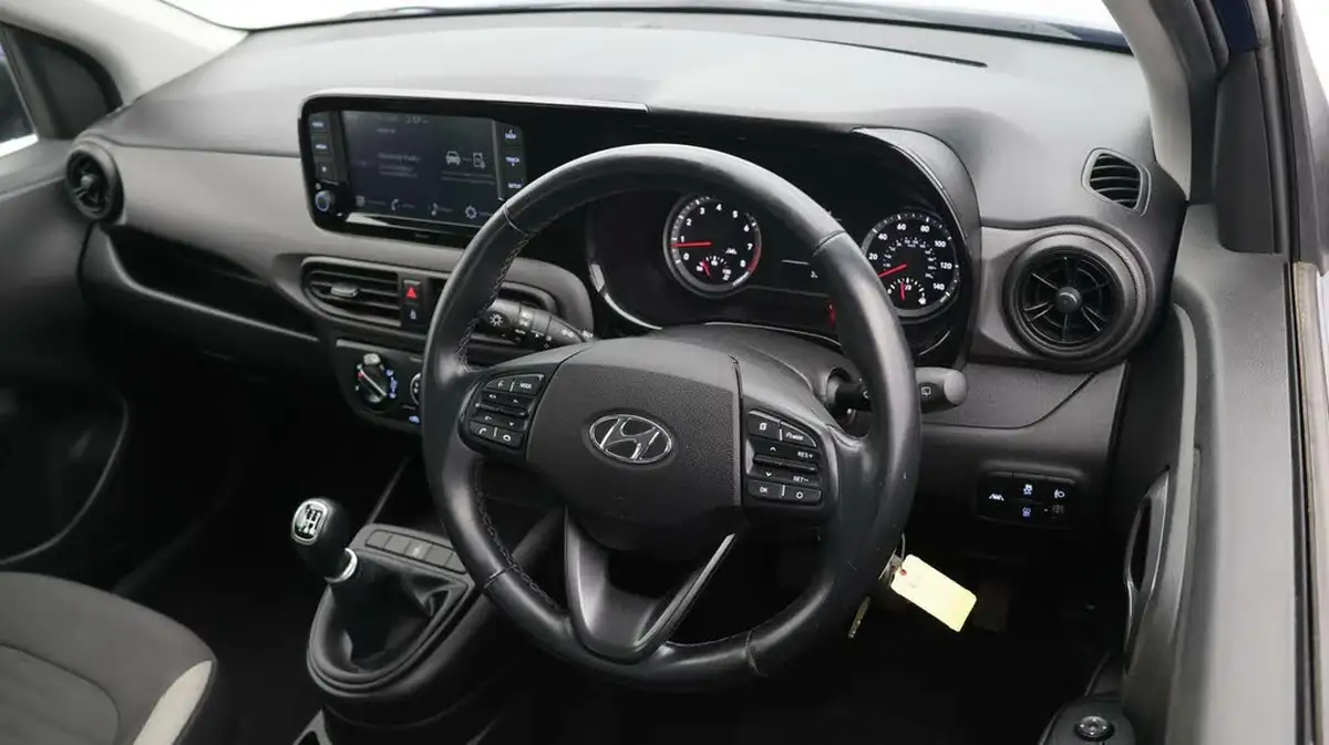 2022-hyundai-i10-12-se-connect-big-9