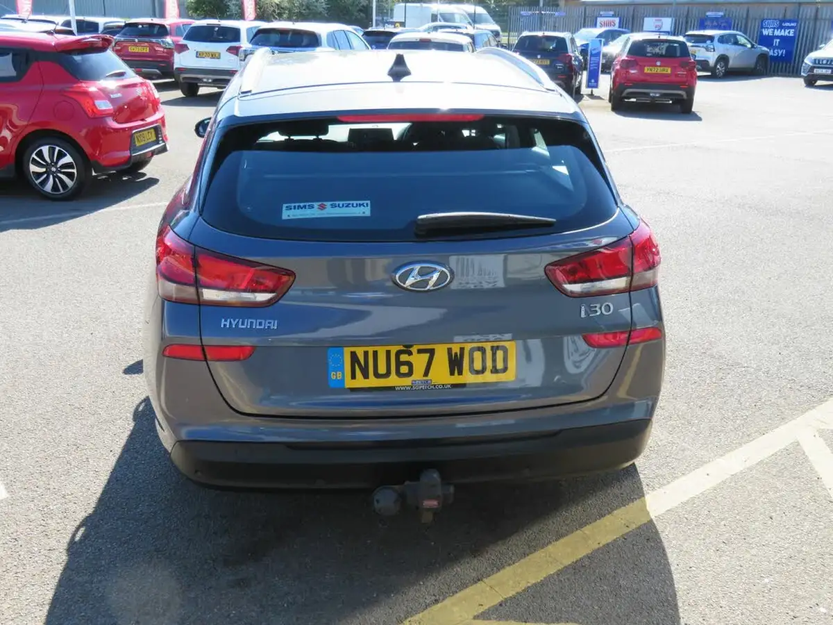 2018-hyundai-i30-10-t-gdi-se-tourer-big-11