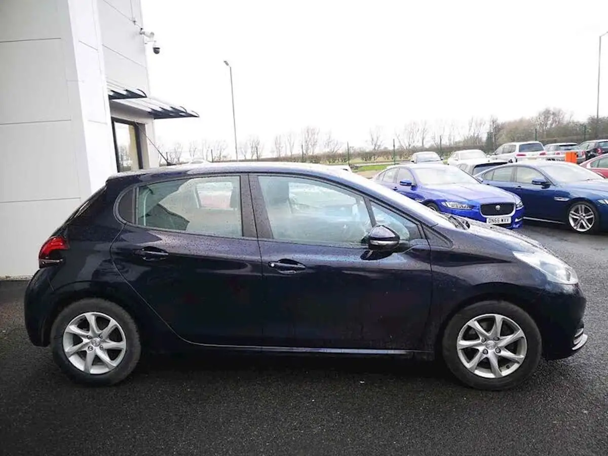 2015-peugeot-208-10-puretech-active-5d-big-5