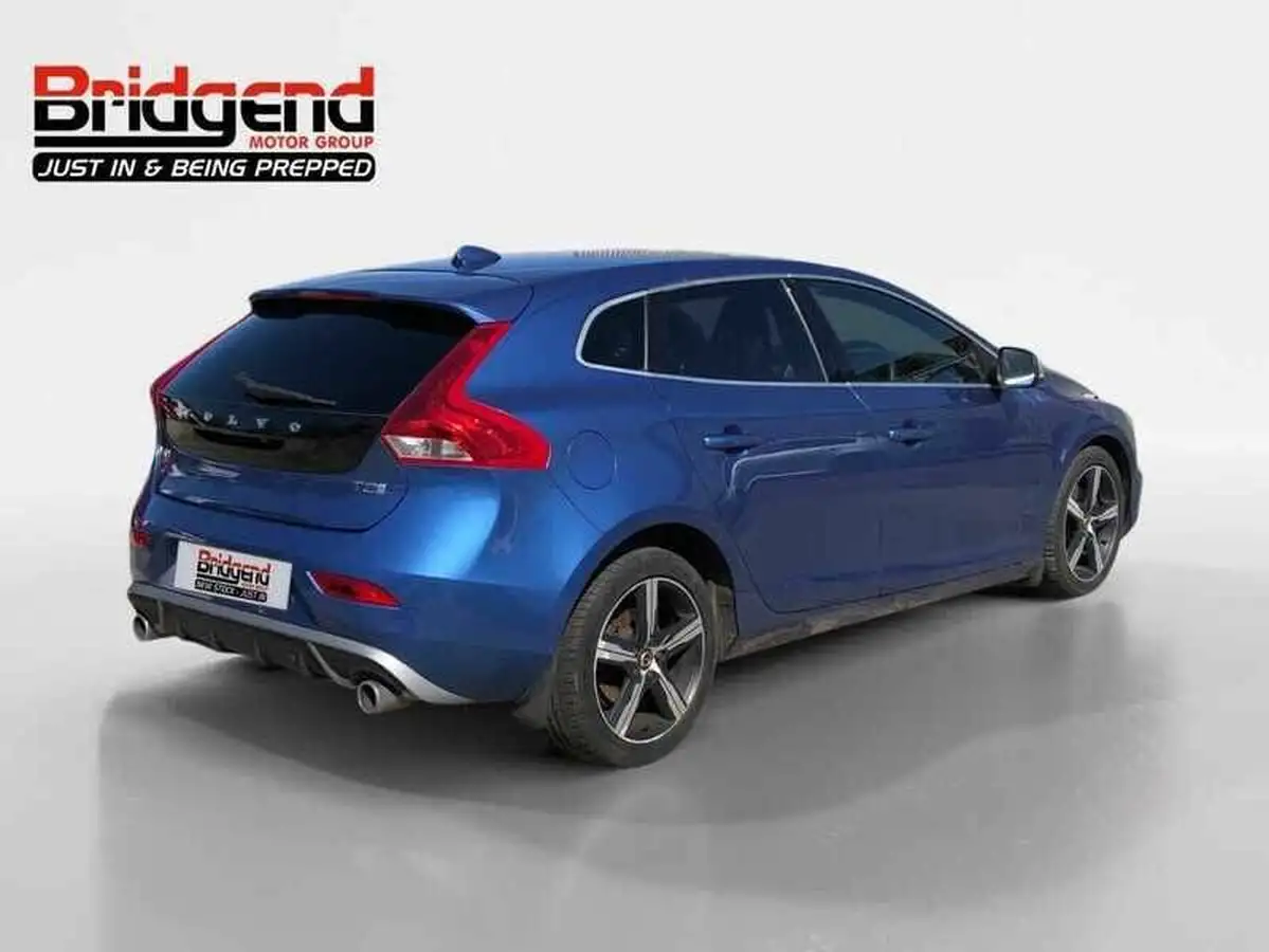 2018-volvo-v40-20-t2-r-design-nav-plus-big-2