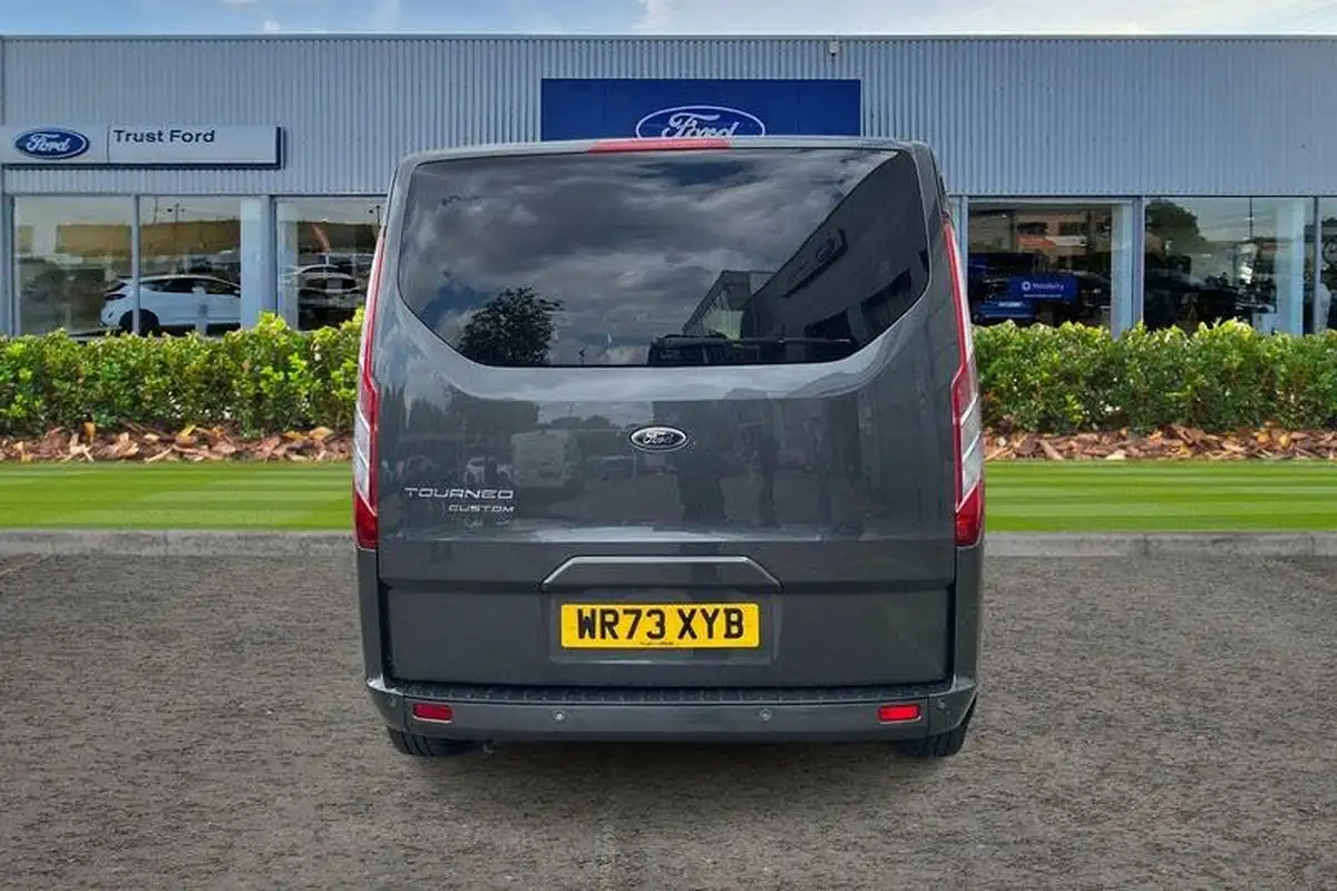 2023-ford-tourneo-custom-big-13