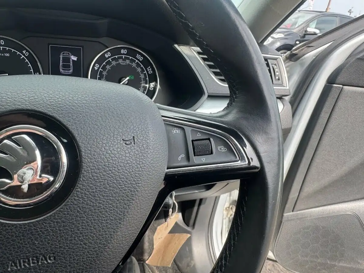 2018-skoda-superb-20tdi-scr-se-hatchback-dsg-big-12