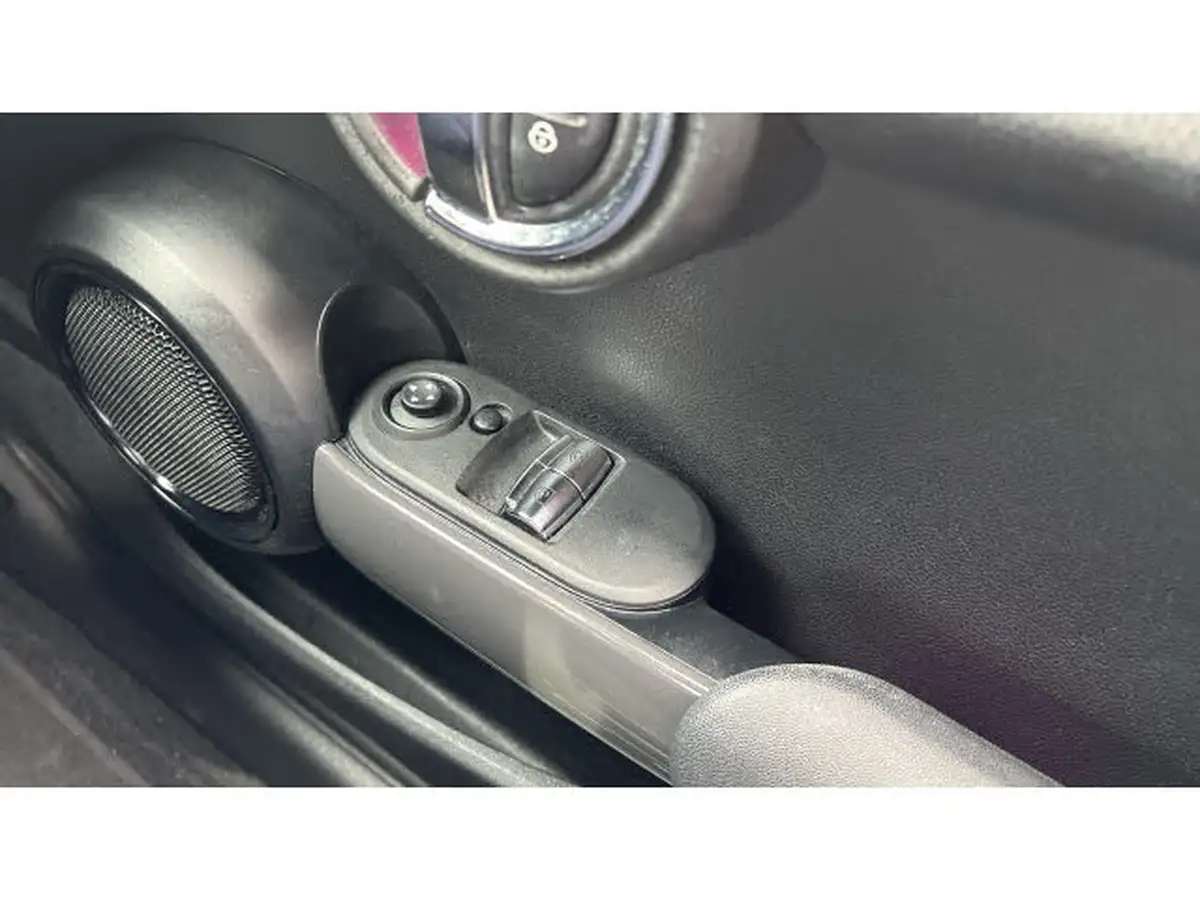 2019-mini-cooper-15-cooper-classic-hatchback-3d-big-24