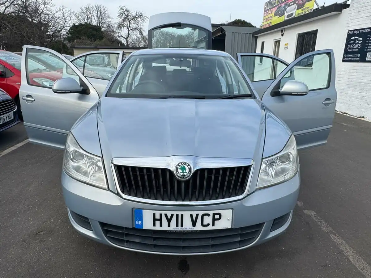 2011-skoda-octavia-16-se-hatchback-big-54