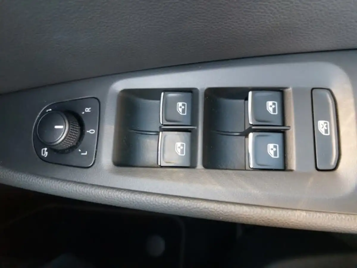 2020-seat-leon-15-tsi-evo-fr-black-edition-150ps-hatchback-dsg-big-18