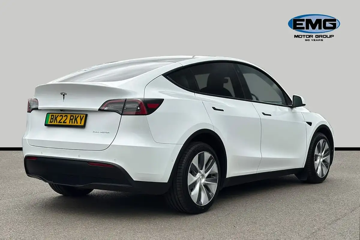 2022-tesla-model-y-e-long-range-big-6