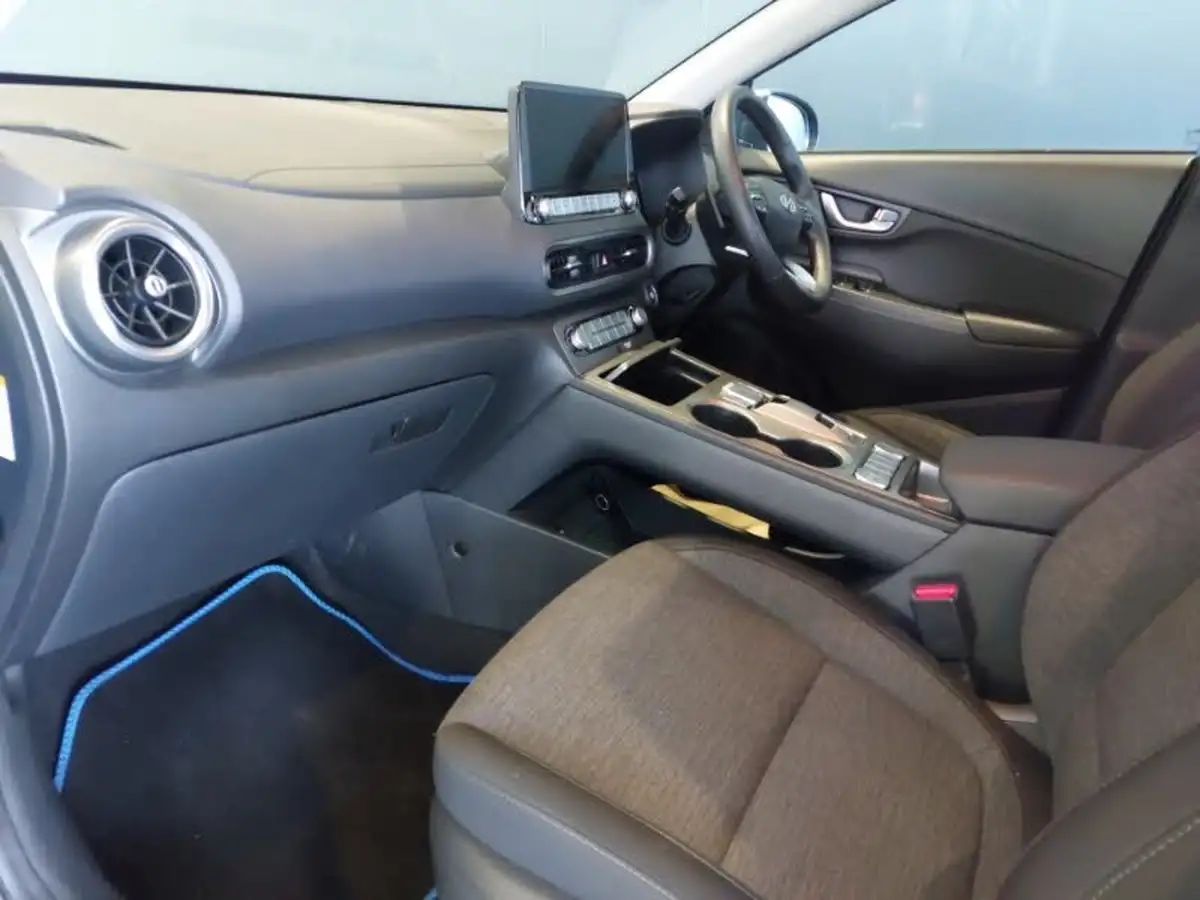 2022-hyundai-kona-e-premium-204ps-64kwh-7kw-obc-big-4