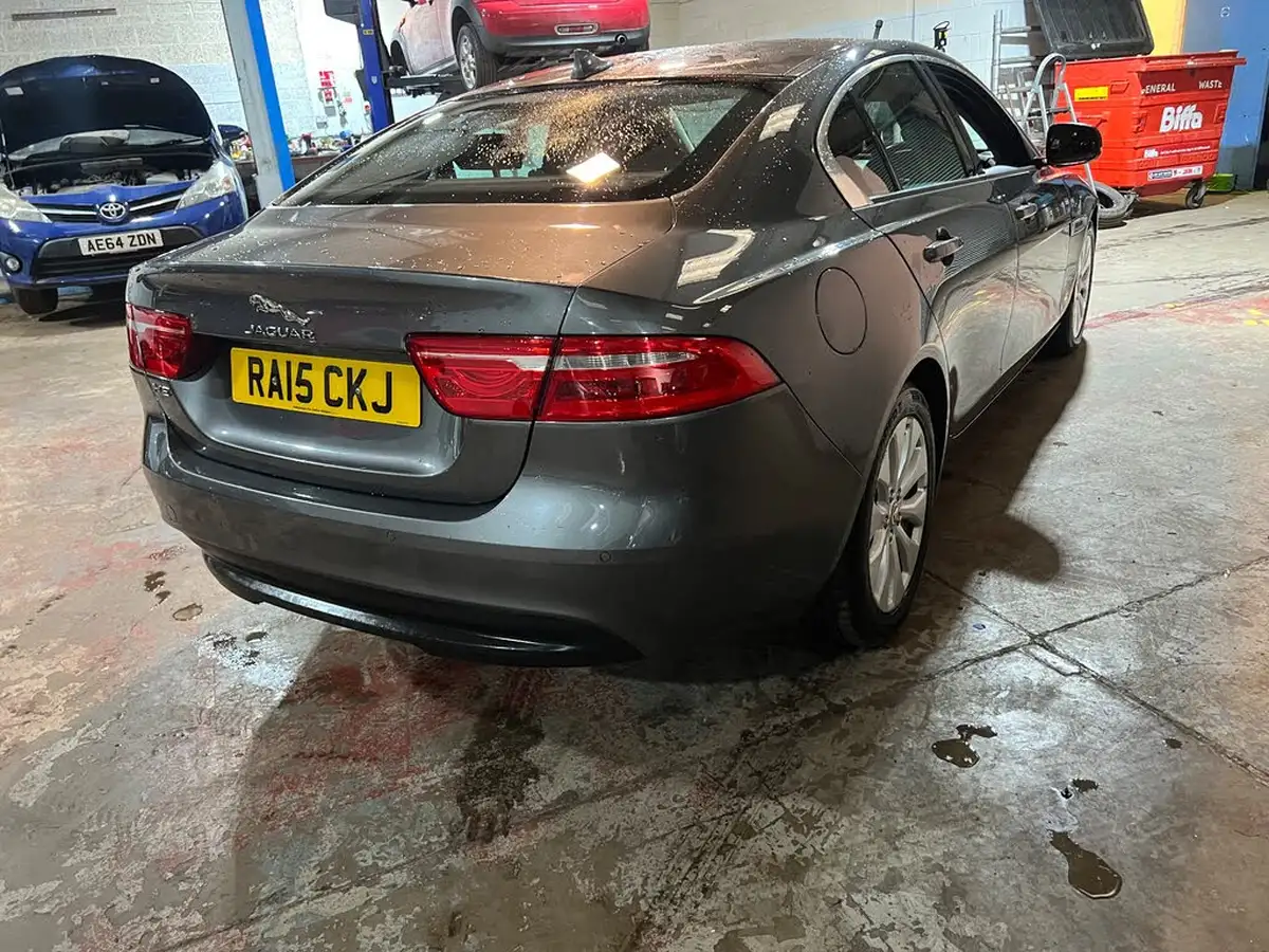 2015-jaguar-xe-20td-se-163ps-big-4