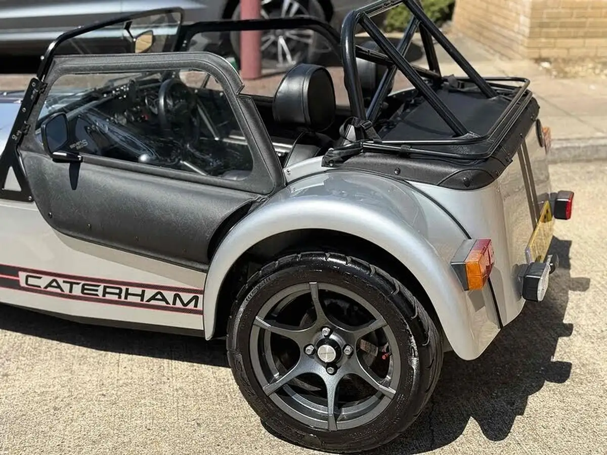 2018-caterham-seven-big-12