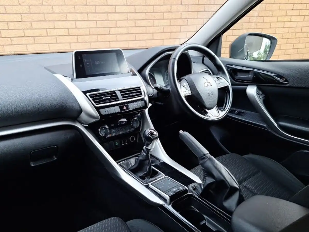 2018-mitsubishi-eclipse-cross-15-2-big-9