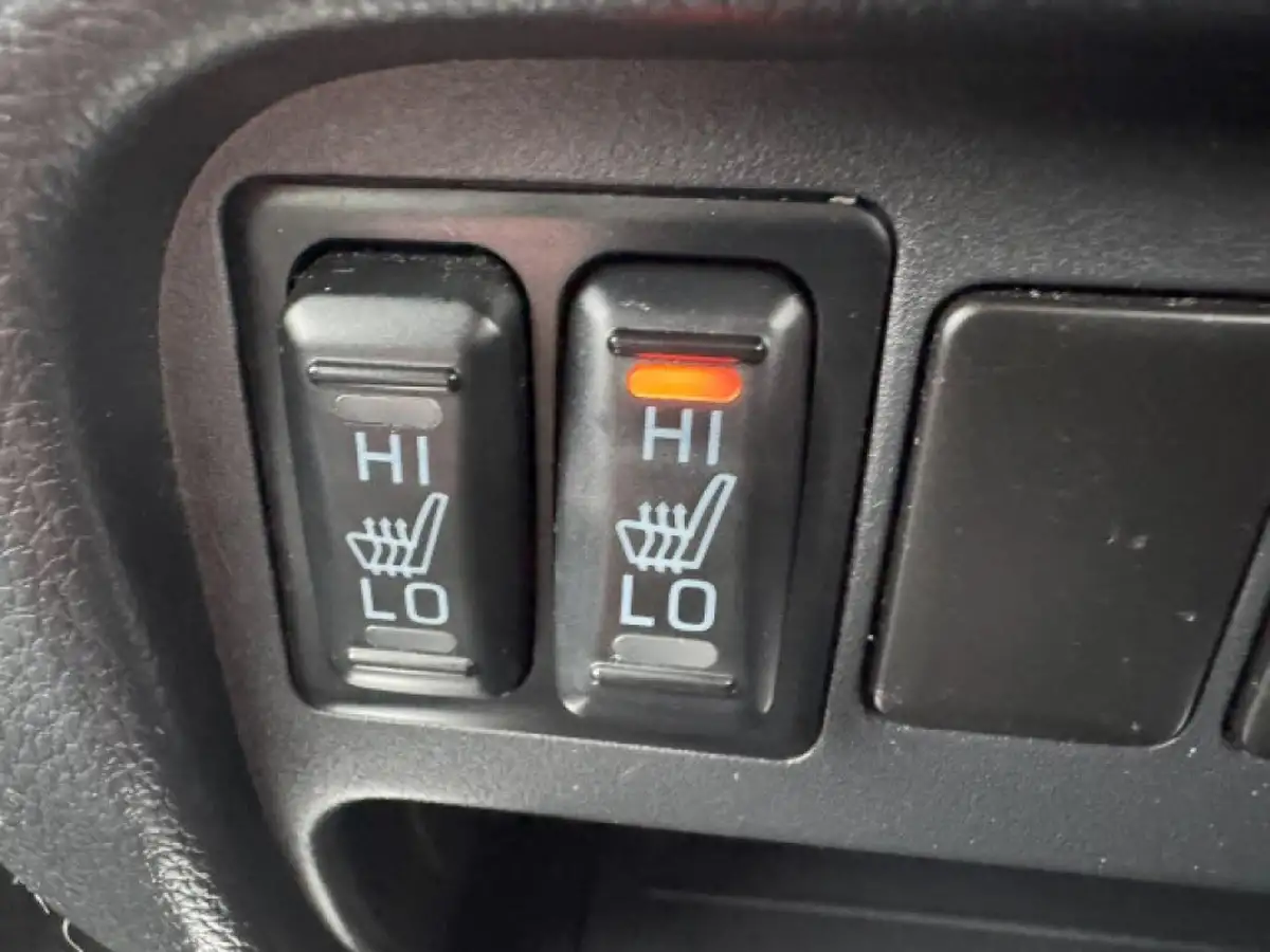 2016-mitsubishi-l200-24di-d-barbarian-big-3