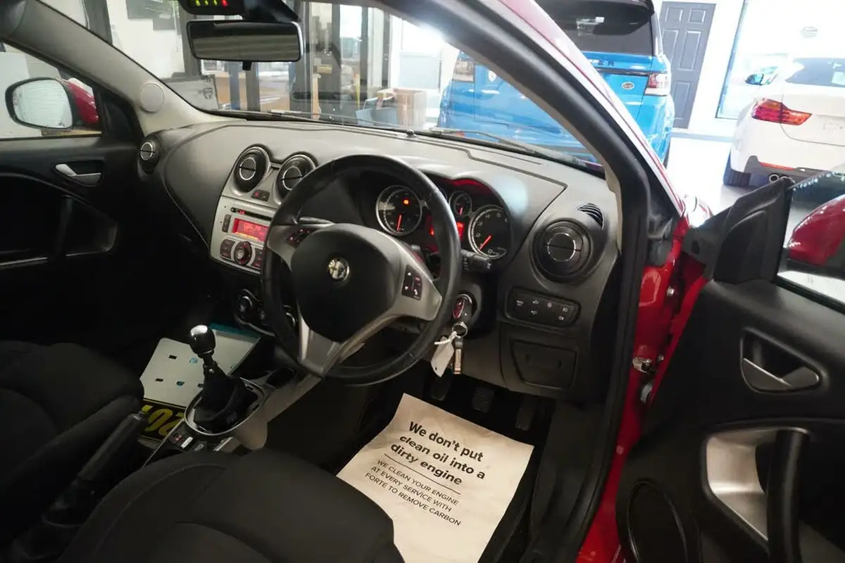 2012-alfa-romeo-mito-14-sprint-8v-78bhp-big-1