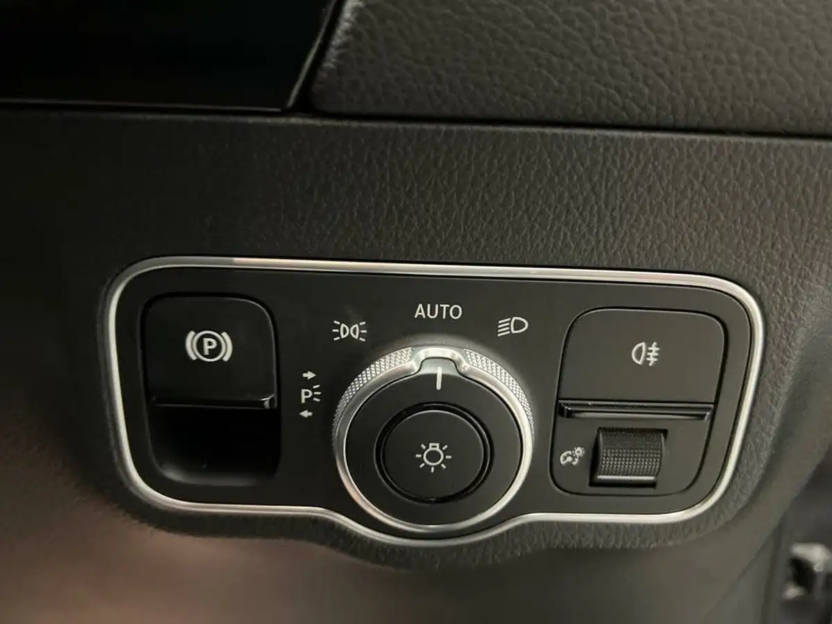 2023-mercedes-benz-gla-class-13-gla-200-sport-executive-station-wagon-big-12