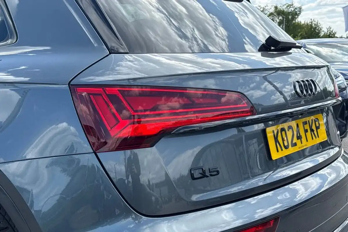 2024-audi-q5-20-45-tfsi-black-edition-station-wagon-big-7