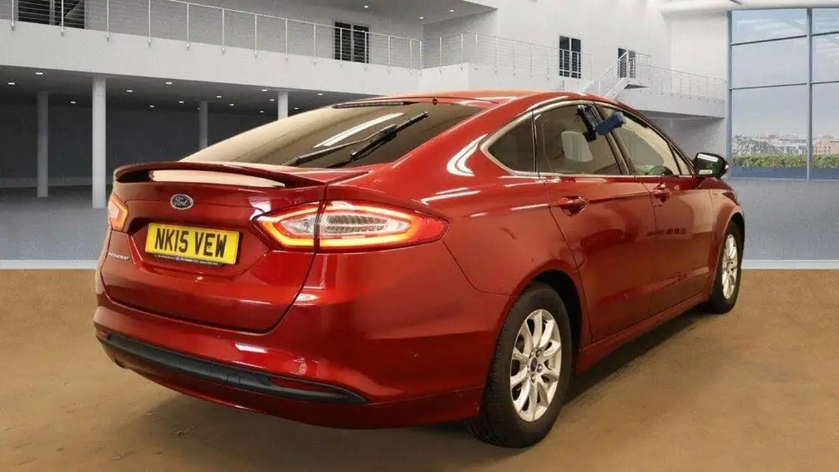 2015-ford-mondeo-16tdci-zetec-hatchback-big-6