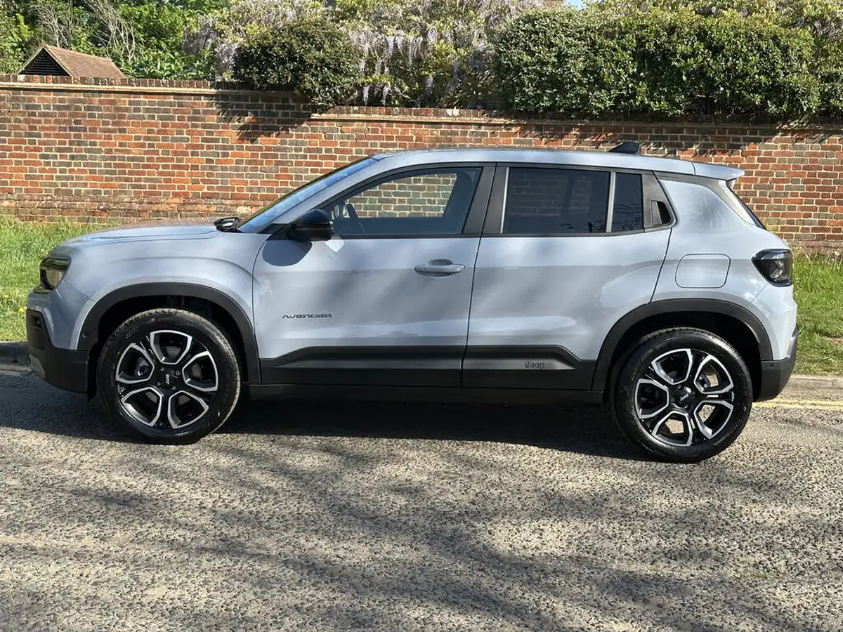 2025-jeep-avenger-12-gse-summit-e-hybrid-48v-auto-big-2