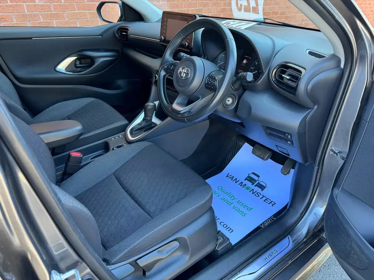 2022-toyota-yaris-15-vvt-i-icon-big-12