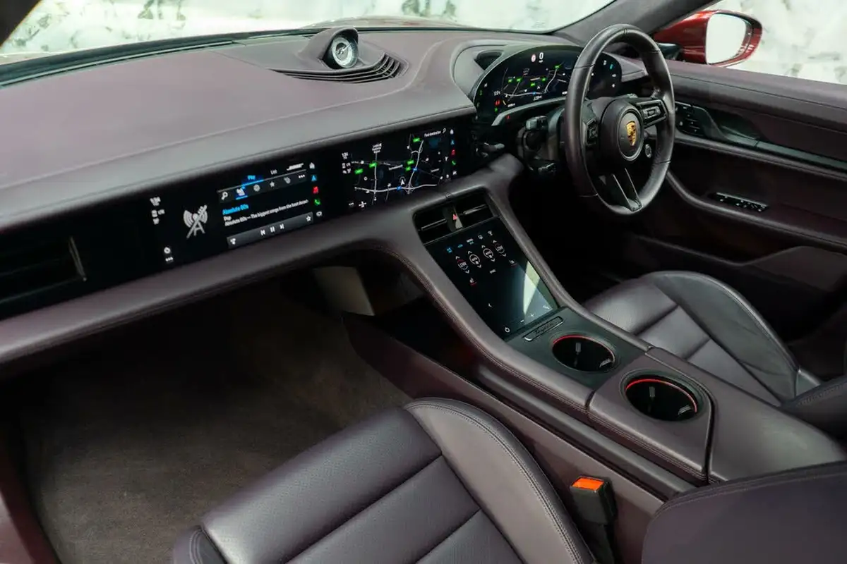2020-porsche-taycan-e-turbo-big-13
