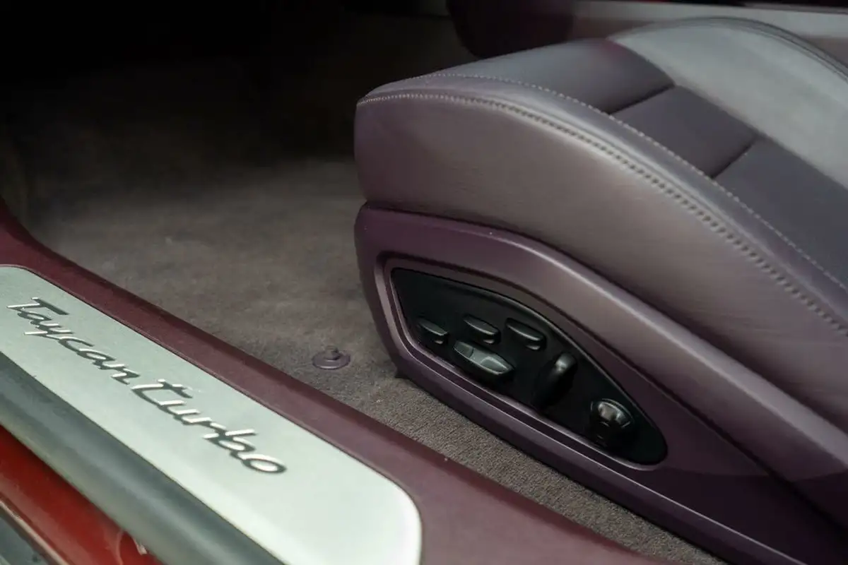 2020-porsche-taycan-e-turbo-big-37
