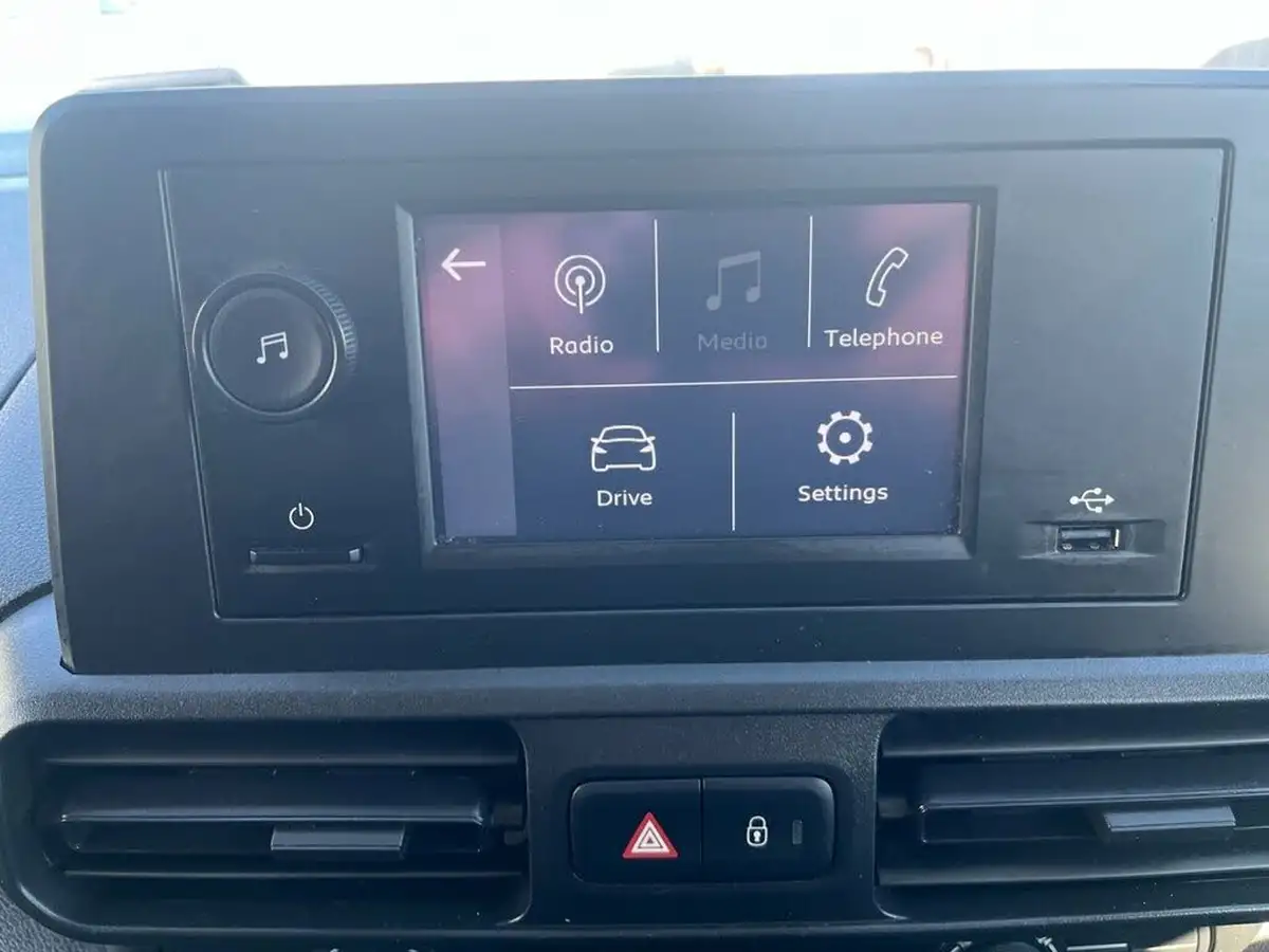 2022-toyota-proace-city-15d-active-big-24