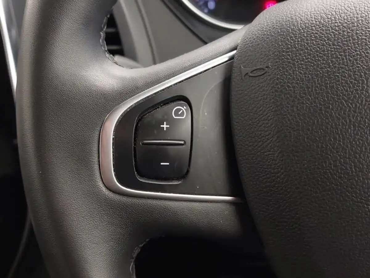 2019-renault-captur-13-tce-iconic-150bhp-ss-edc-auto-big-16