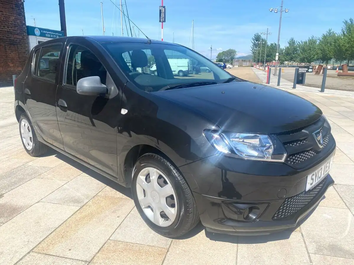 2013-dacia-sandero-12-ambiance-big-0