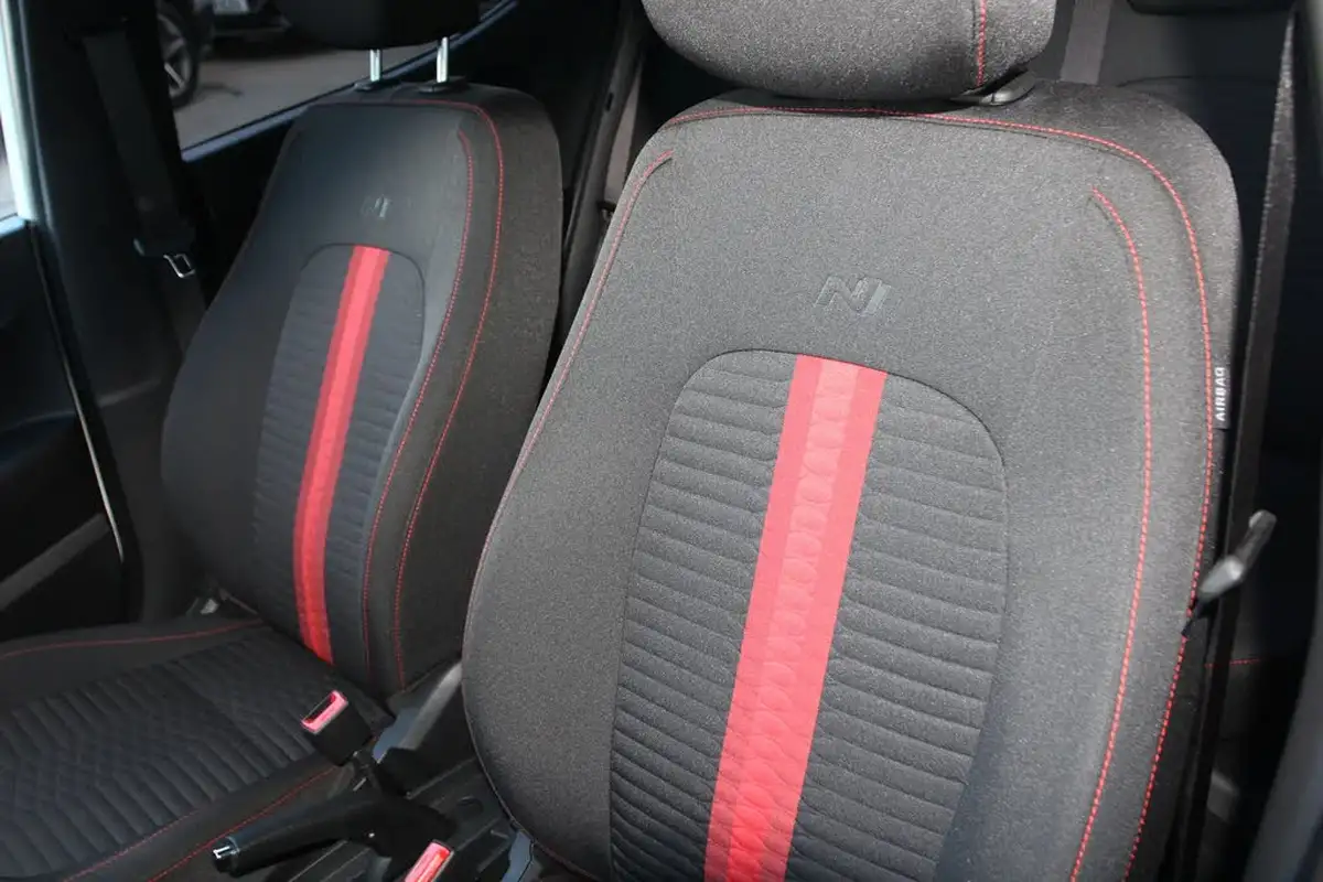 2024-hyundai-i10-10-t-gdi-n-line-90ps-two-tone-roof-big-12
