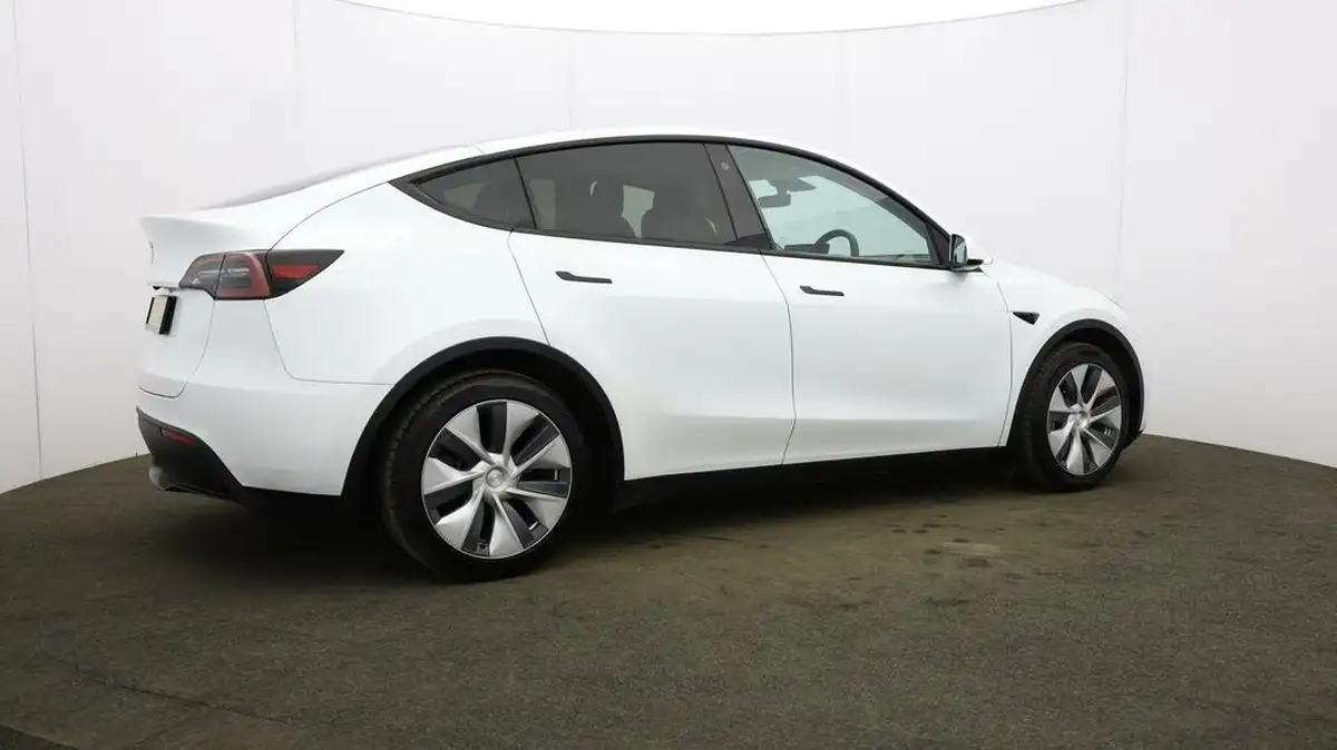 2023-tesla-model-y-e-rwd-big-55